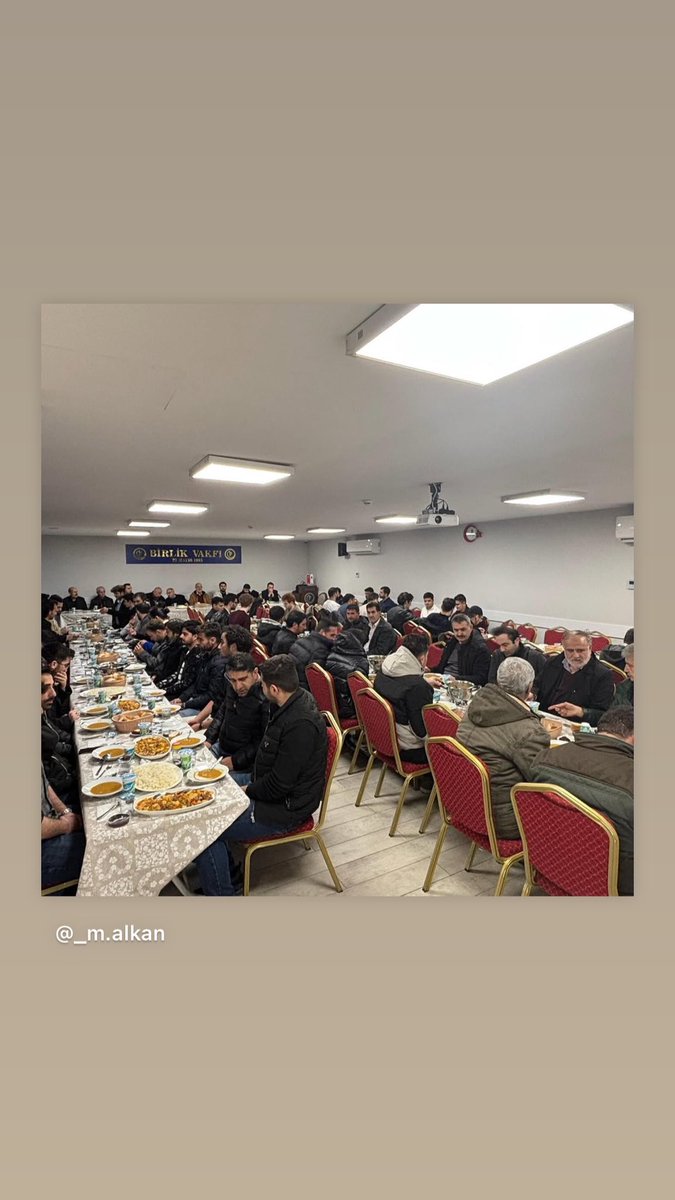 mstfalkn25's tweet image. Ümmet birlikte güzel, iftar &quot;Birlik&quot;te güzel...
Bu akşam iftar soframizda Suriyeli Ögrenciler Genel Birligi&apos;nden kardeşlerimiz ile birlikte idik.
Her bir kardeşimize teşrifleri için tesekkür ediyoruz.
Ümmetin birliği daim ve kaim olsun inşaallah.
@GencBirlik