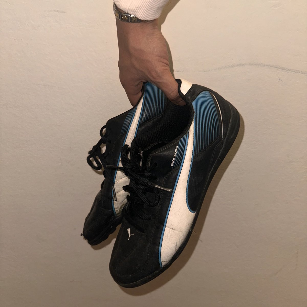 scarpe da calcetto rotte diventano fashionable