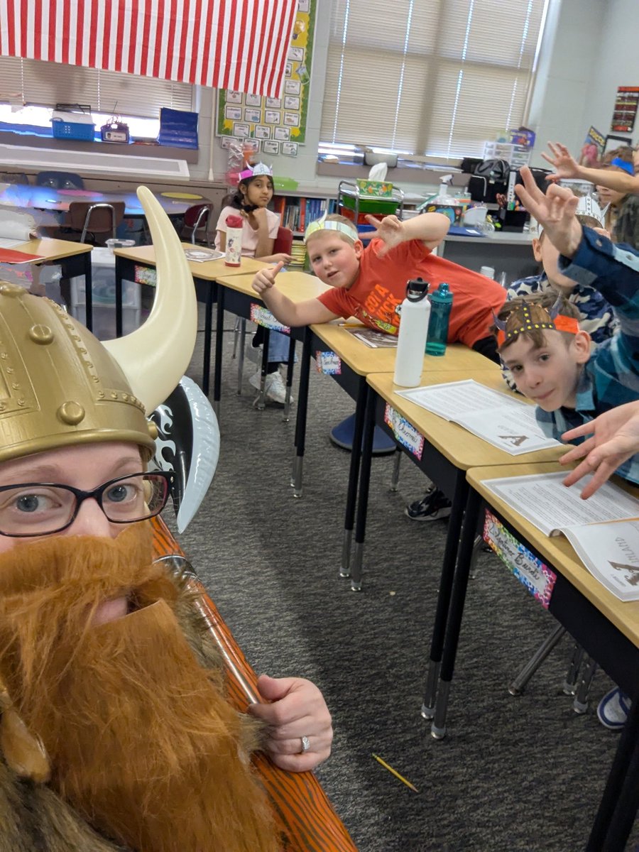 Mrs. Holm tweet media