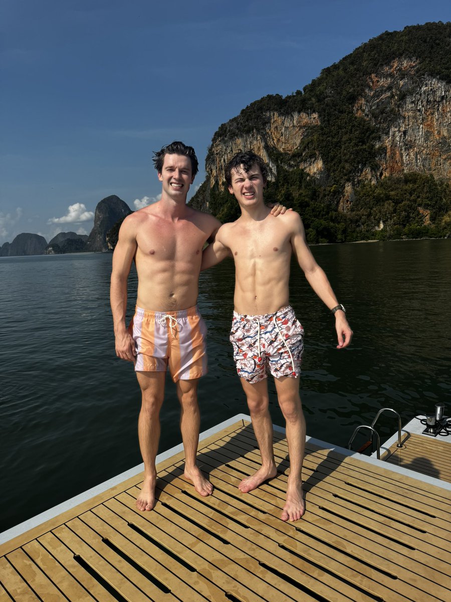 PSchwarzenegger's tweet image. What could go wrong on a boat!!?