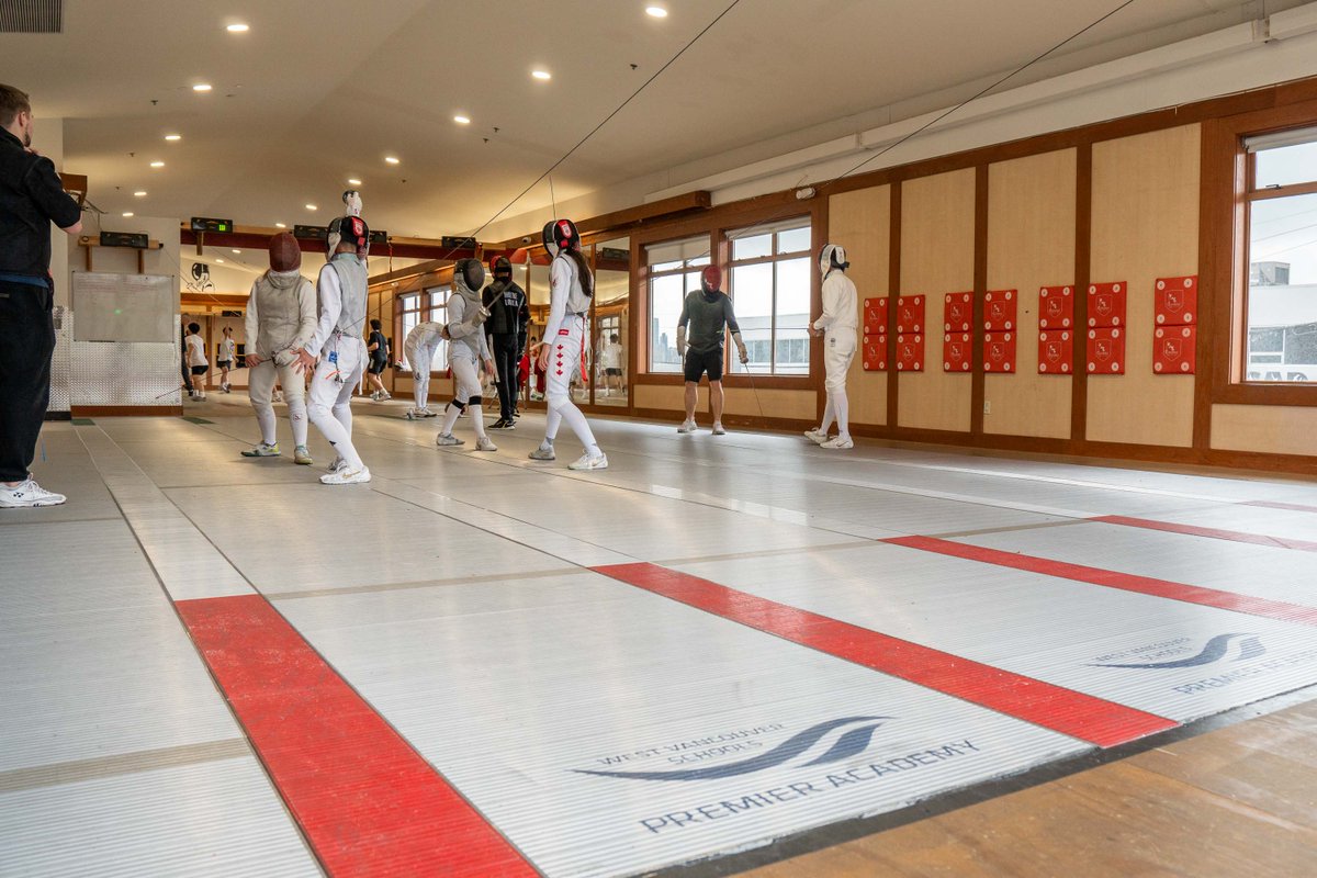 🤺✨ Ready to challenge yourself? The West Vancouver Schools Fencing Academy is the perfect place to develop your skills, focus, and agility. Take your fencing to the next level and become a future champion. Apply now!  @dynamofencing