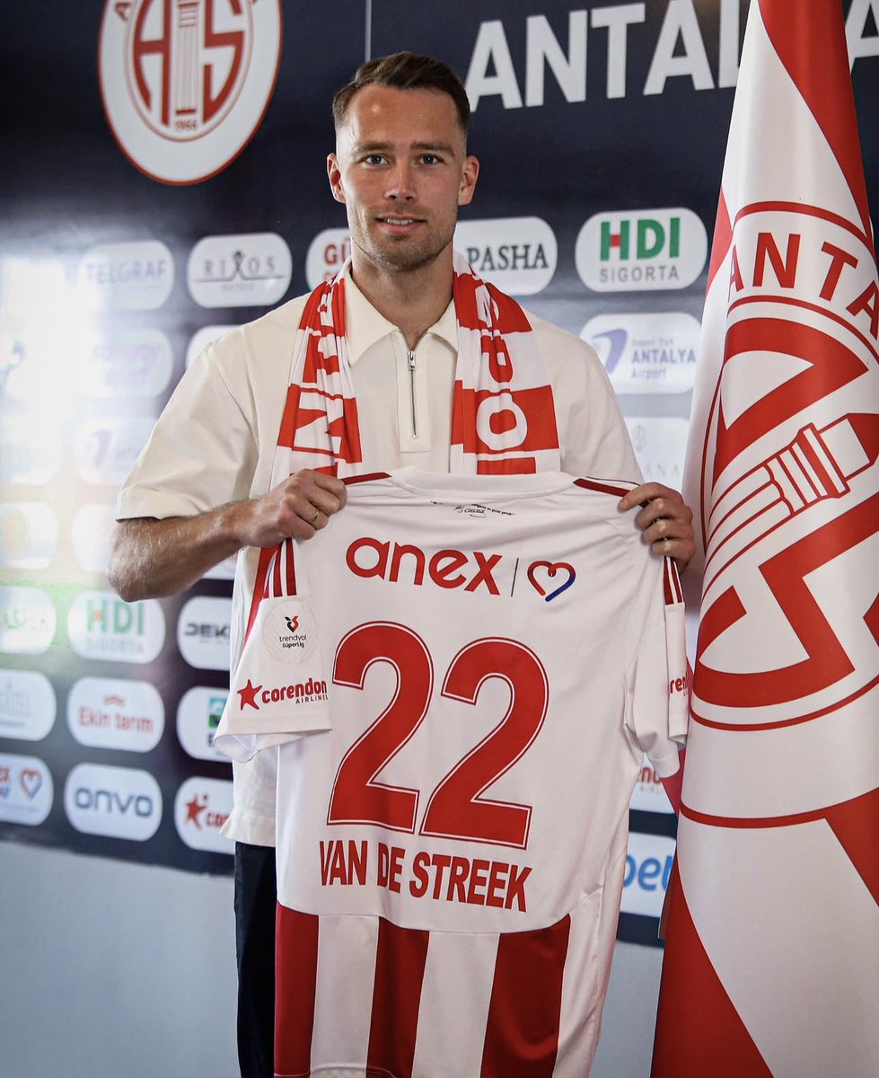 🇹🇷 Op de teller bij Sander van de Streek namens Antalyaspor, tot nu toe: 63 wedstrijden, 7 goals. Beide aantallen gaan ongetwijfeld nog verder oplopen, want de Avonturier heeft zijn aflopende contract bij de Turkse club verlengd. Mooi nieuws, Sander! 🤝