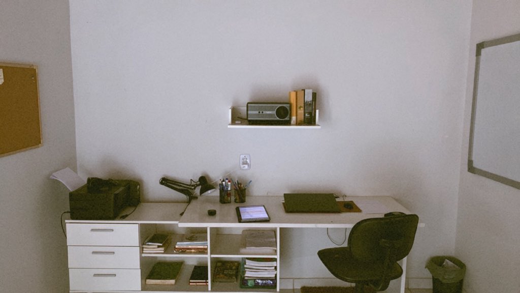 meu local de estudo está ficando, sei lá… 🤷 do jeito que eu queria 🤩