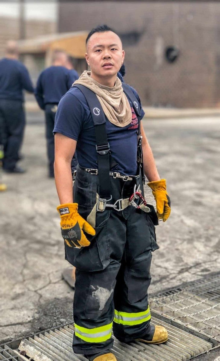 PhillyFireDept's tweet image. The PFD is mourning the loss of Firefighter Sheng Huang (Engine 58). We are grateful for FF Huang's dedicated service to the city of Philadelphia. Please keep his family and loved ones in your thoughts. Arrangements: choifuneralhome.com/memorials/shen…
