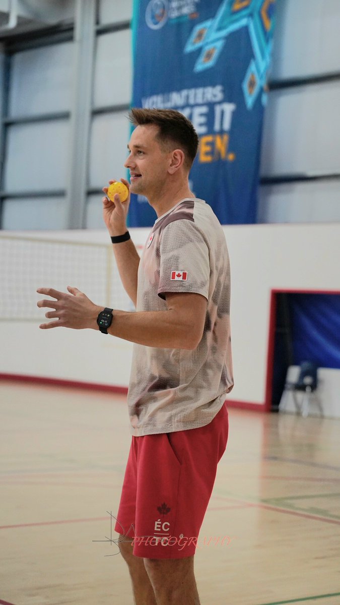 🇨🇦 Olympian Lucas Van Berkel leading  a skill session with the Subzero Volleyball Club in Whitehorse.