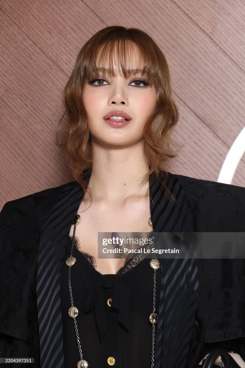 lalisamgger's tweet photo. SHE LOOKS SO PRETTY TODAY https://t.co/RLalCT45GU