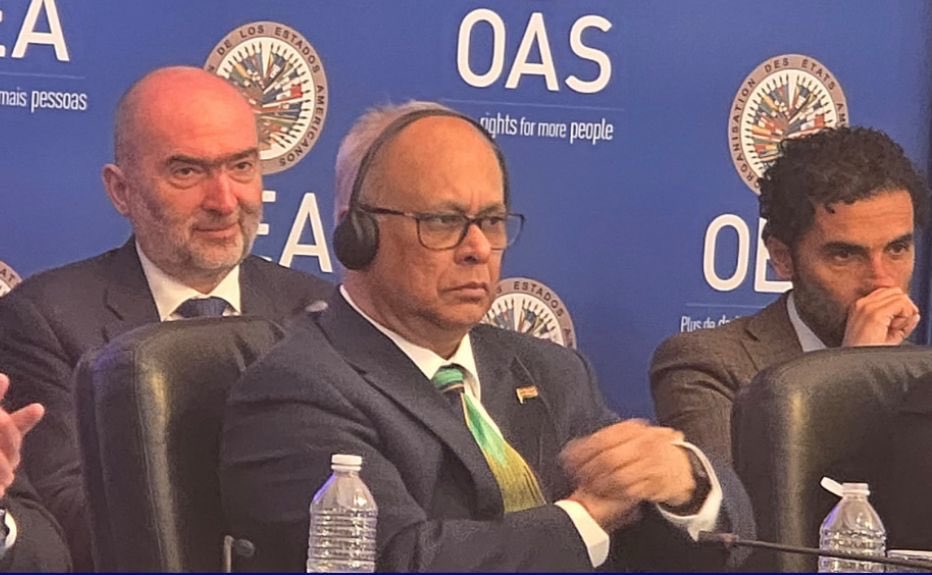 Félicitations à S.E. Albert R. Ramdin pour son élection historique au poste de Secrétaire Général de l’OEA lors de la 56e session spéciale de l’Assemblée Générale, le 10 mars 2025 ! Une première pour un représentant caribéen, son mandat s’étendra de 2025 à 2030. #OEA #OAS