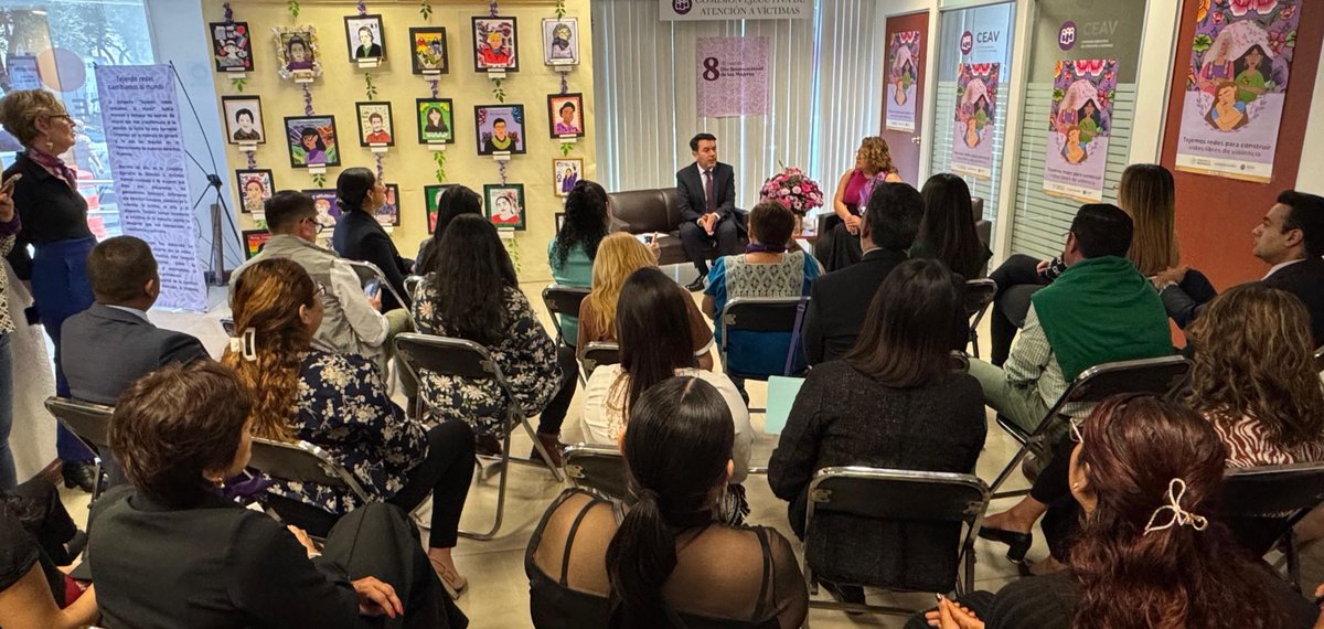 arturomedinap's tweet photo. En representación de nuestra secretaria de @SEGOB_mx @rosaicela_ , acompañamos a la titular de la @CEAVmex, @Yuriddhh y al equipo de trabajo en la inauguración de la exposición artística "Tejiendo redes cambiamos al mundo".

Este ejercicio reconoce a las activistas, escritoras, deportistas, defensoras de derechos humanos, académicas y políticas que desde su actividad o disciplina impactaron en lo colectivo y reivindicaron los derechos de las mujeres y sembraron el México con igualdad que hoy tenemos.

En el Gobierno de la presidenta @Claudiashein buscamos que ninguna mujer o niña quede atrás y nadie afuera.