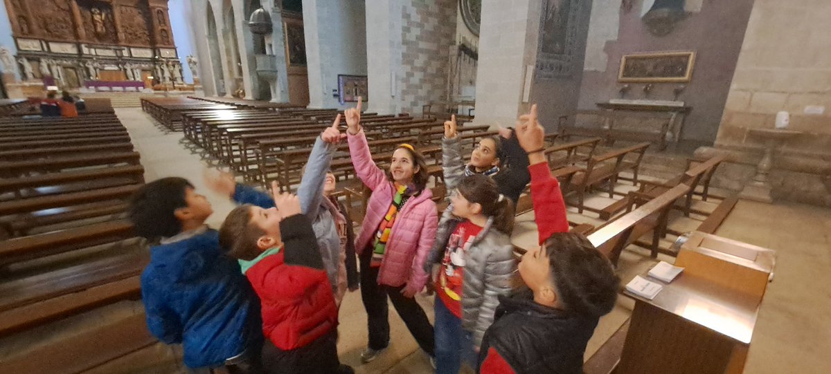 Aquest any els alumnes de 5è de Primària participen en la cantata per a veu i orgue “Amunt, Amunt!”. És per aquest motiu que avui al matí han anat a visitar l’instrument que els acompanyarà a l’església de Sant Joan.🎶🎵✨

#claretvalls #alumneclaret #universclaret #adnclaret