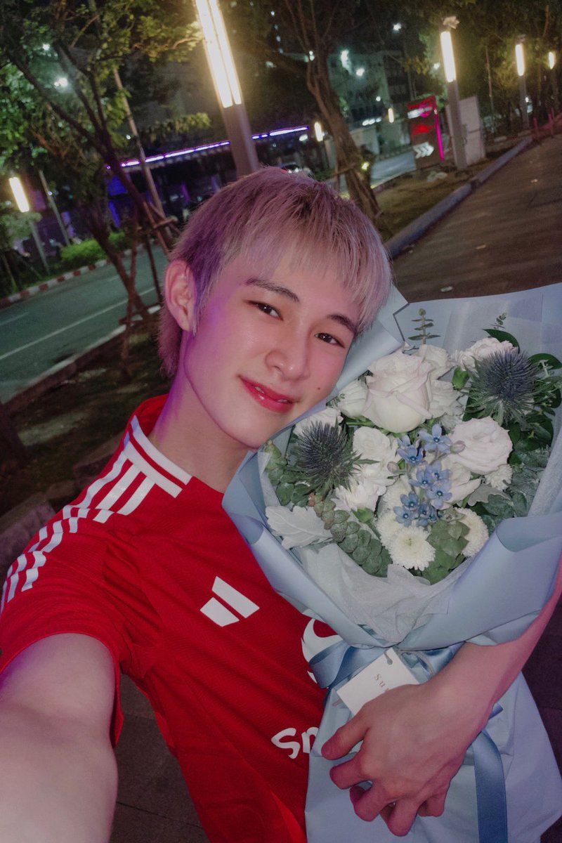 natasittttt's tweet photo. Everytime I see your flowers, I smile 😆Thank you for always spoiling me 💐🤍 
SIX YEARS WITH MAXNAT
#6thANVLovewithMaxNat https://t.co/4rOAMs02S2