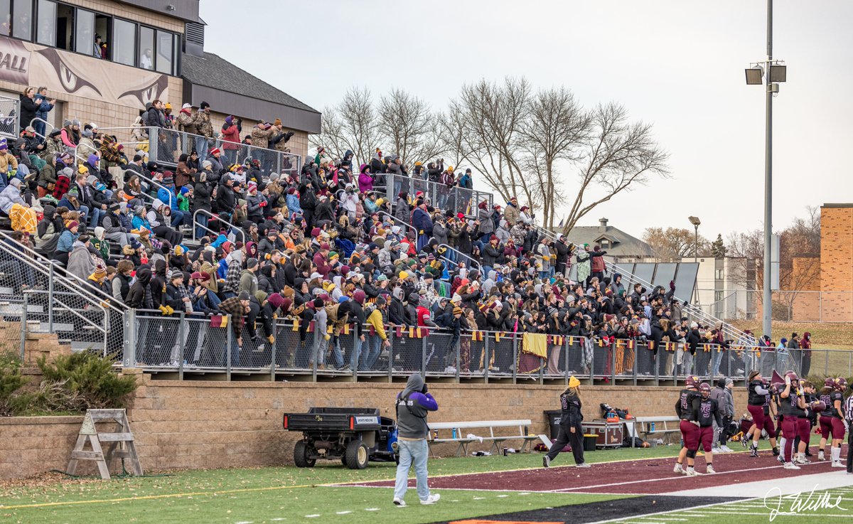 Minnesota Morris Football tweet media