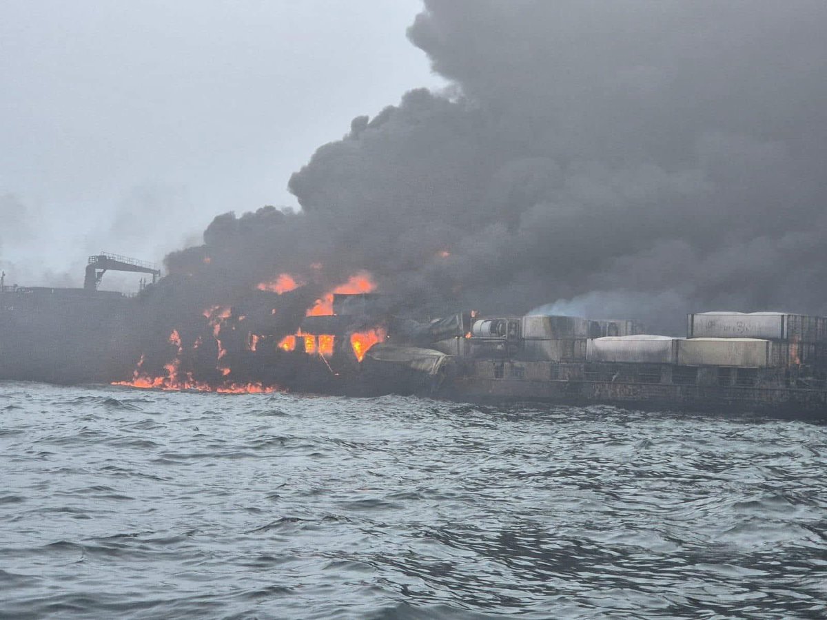 riskiomap's tweet image. 🚨 Massive Collision in the North Sea 🚨

A U.S.-flagged oil tanker carrying jet fuel collided with a Portuguese cargo ship off the Yorkshire coast, causing a massive fire and crew evacuations.

Read the full report: 🔗 seawarning.blogspot.com/2025/03/massiv… #Breaking #MaritimeNews #NorthSea