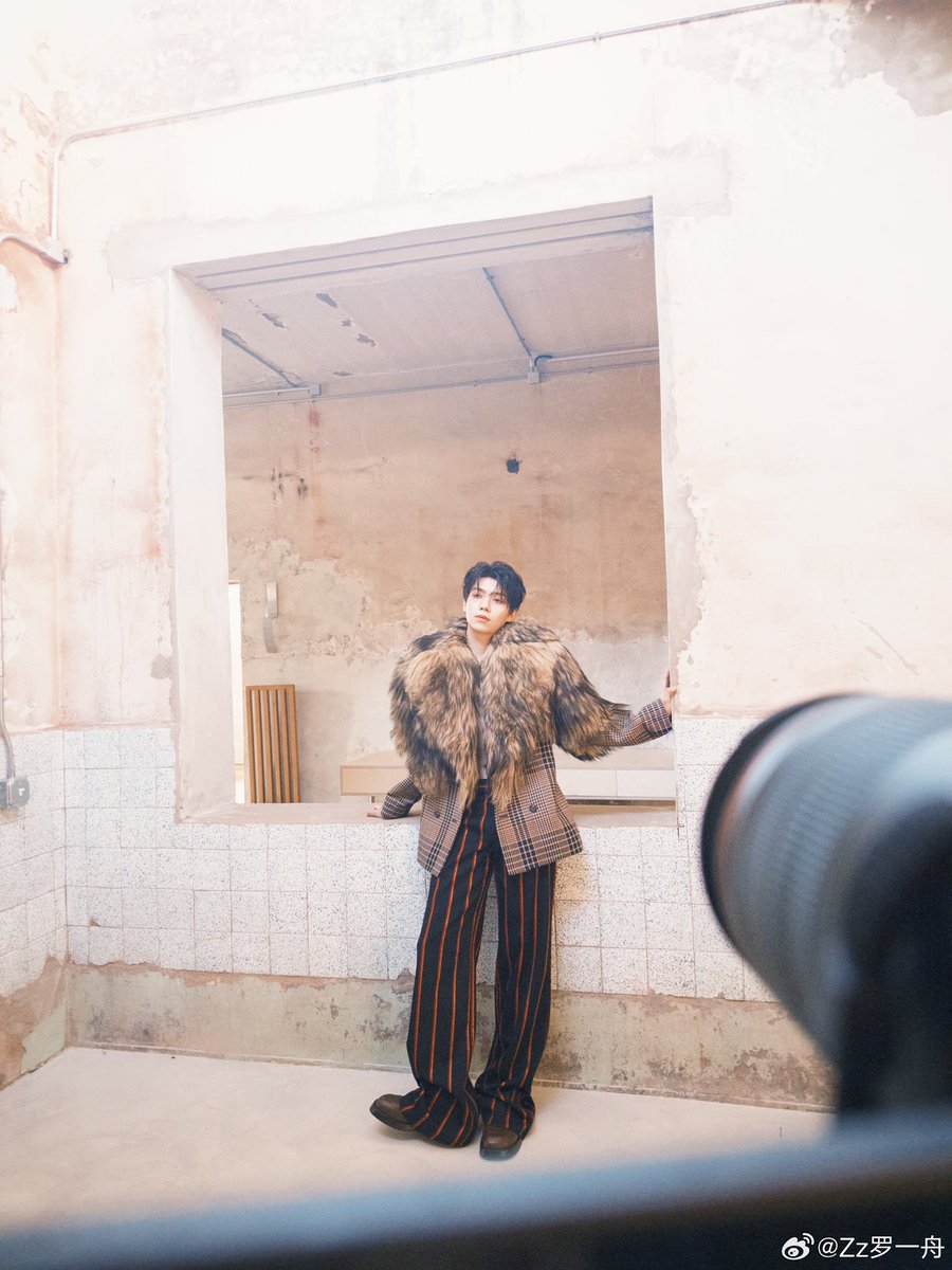 #LuoYizhou shares new snaps