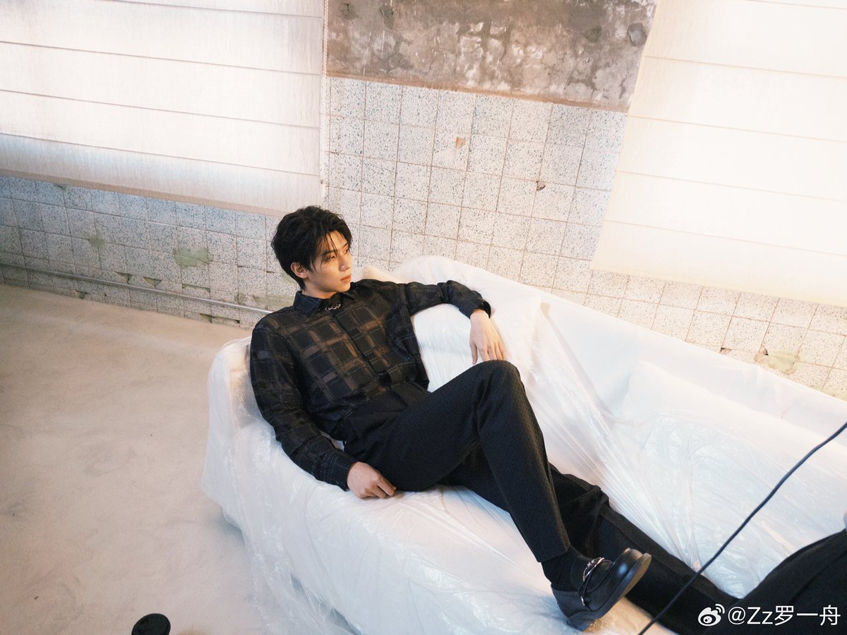 dramapotatoe's tweet photo. #LuoYizhou shares new snaps https://t.co/KTBI8OKFGI
