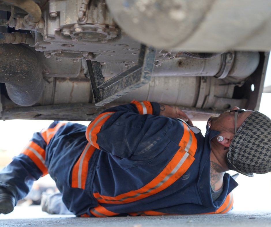 whitakerconst's tweet image. Can we make #mechanicmonday a thing? Without them, our operations come to a screeching halt. Happy Monday, everybody! #buildthebest #shop #mechanics