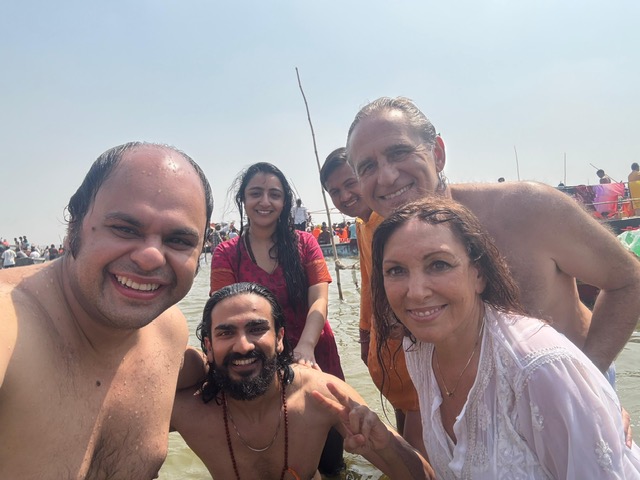 ShimoffMarci's tweet photo. Sergio &amp; I were fortunate to be hosted at the Kumbh Mela by @SadhviBhagawati, &amp; the Parmarth Niketan Ashram. I got to experience the aarti, did the sacred process of purification by taking a dip where the sacred rivers converge &amp; visited the Maharishi Smarak (memorial)!#KumbhMela https://t.co/tmG5QcGCNv