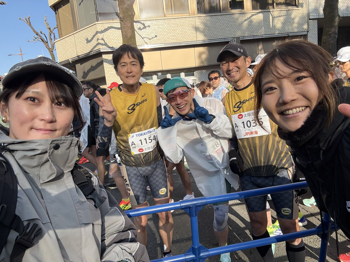 hyr_RunHappy's tweet photo. 昨日は静岡マラソンに出るチームメンバーの応援隊🐣🌈!!!
撮影しながら全力応援&応援で駆け回りまくってとっても楽しかった✨️☺️その後のお疲れ様会もとても楽しくて新幹線は大爆睡でした😪
静岡良いとこだなーーー✨️🍢🍵
#3SHINE #SKY35 #Be4
#静岡マラソン https://t.co/KQpdlgqfsm