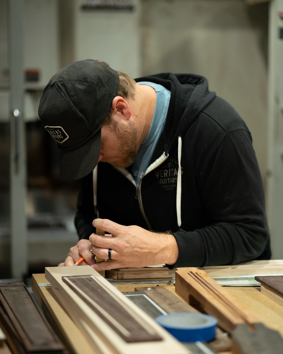 VeritasGuitars's tweet photo. "Back in the shop and getting to work. 🎸

#veritasguitars #intheshop #mondaymotivation https://t.co/XerMcF9ZwC
