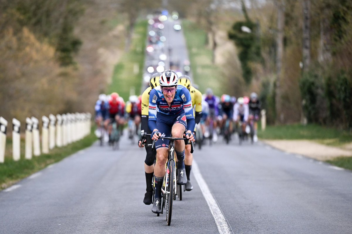 Soudal Quick-Step Pro Cycling Team (@soudalquickstep) on Twitter photo The bunch, with <a href="/ABastiaens96/">Ayco Bastiaens</a> still taking some solid pulls at the front, is chasing the lone leader of #ParisNice, who has a gap of 1:20 with 24 kilometers to go.
Photo: A.S.O./Billy Ceusters The bunch, with <a href="/ABastiaens96/">Ayco Bastiaens</a> still taking some solid pulls at the front, is chasing the lone leader of #ParisNice, who has a gap of 1:20 with 24 kilometers to go.
Photo: A.S.O./Billy Ceusters