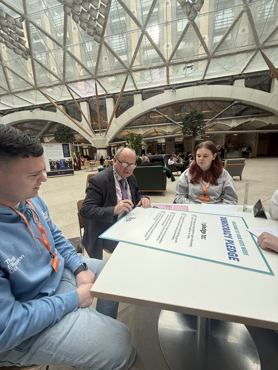 NIYF's tweet photo. 🗳️📣WELCOME TO YOUR VOTE WEEK📣🗳️

NI Youth Forum staff and members of our Electoral Commission Youth Voice Network are in London as part of Welcome To Your Vote Week!

We are meeting up with MPs to promote our Democracy Pledge 📝

1️⃣Encourage young people to get informed, get involved and register to vote.

2️⃣Engage with, support and amplify youth voices in decision-making processes.

3️⃣Share information in a clear and accessible way, avoiding misinformation and hard to understand language.

4️⃣To support and advocate for youth-friendly political education in schools and youth work settings.

A huge thank you to @JimAllister KC MP for signing our Democracy Pledge and for meeting us to discuss how we can work together to promote young people’s participation! 

#WelcomeToYourVote #GetInformedandGetInvolved #PromotingYouthVoice @ElectoralCommUK
