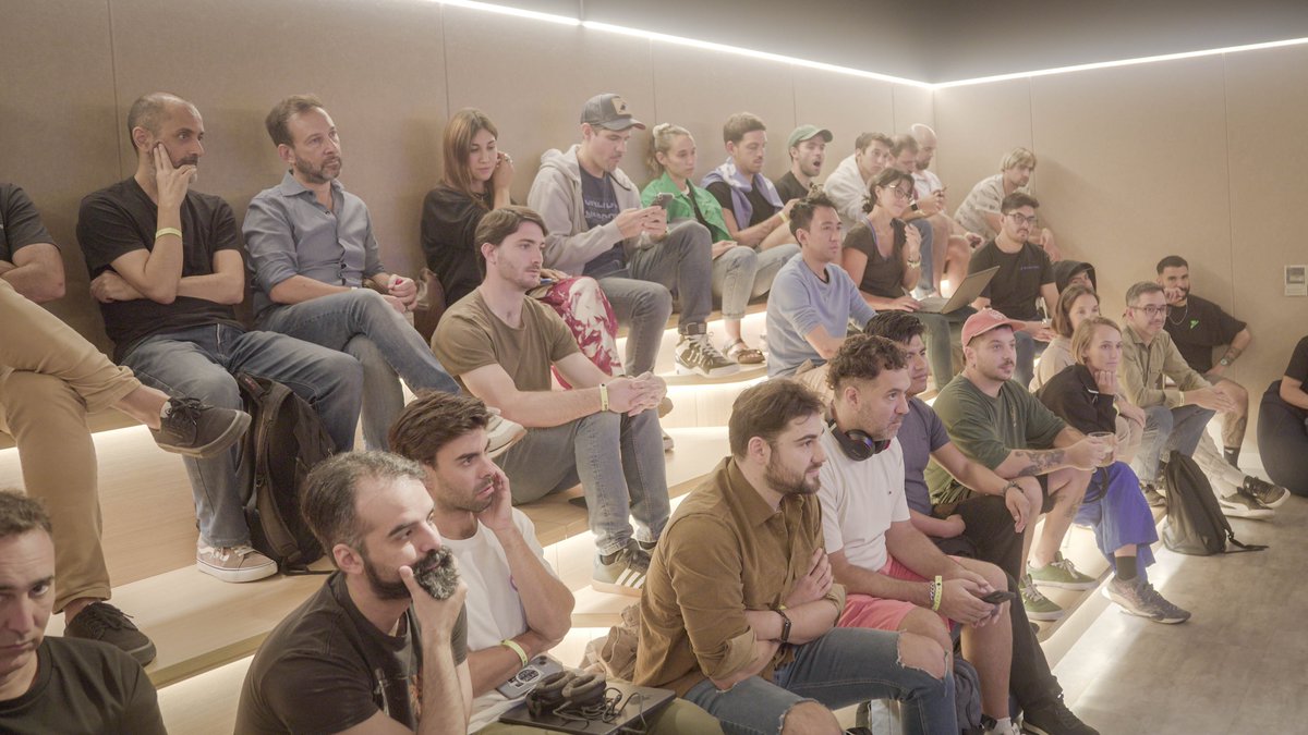 We kicked off the day with a Storytelling Workshop!

<a href="/maivai/">Mariana Jasper</a> from <a href="/AlurraldeJasper/">alurraldejasper</a> dazzled us in less than an hour with basic concepts for finding a narrative space, defining your point of view, and connecting with your audience.