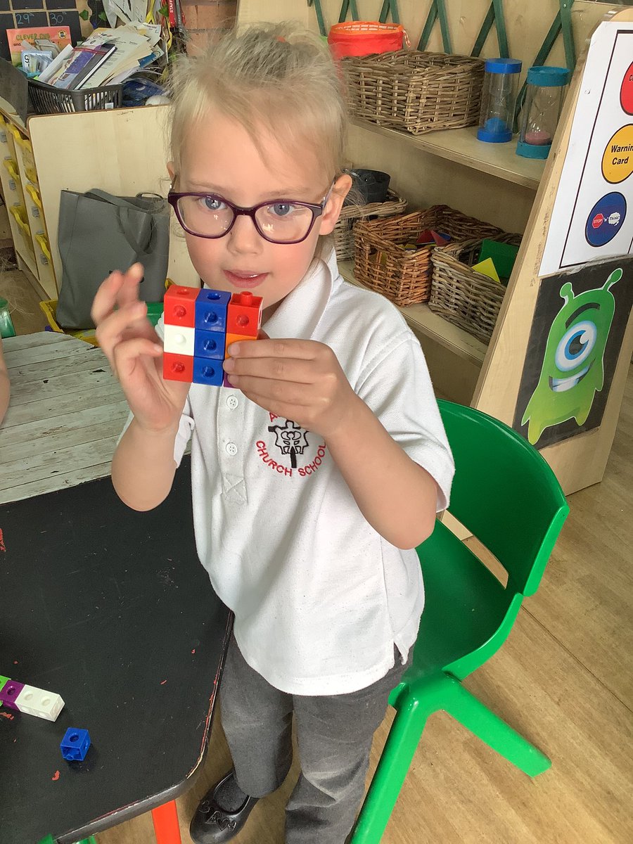ClassRAspull's tweet image. We are learning about the number 9 so we are exploring what other numbers make squares! #acpseyfs #acpsmaths