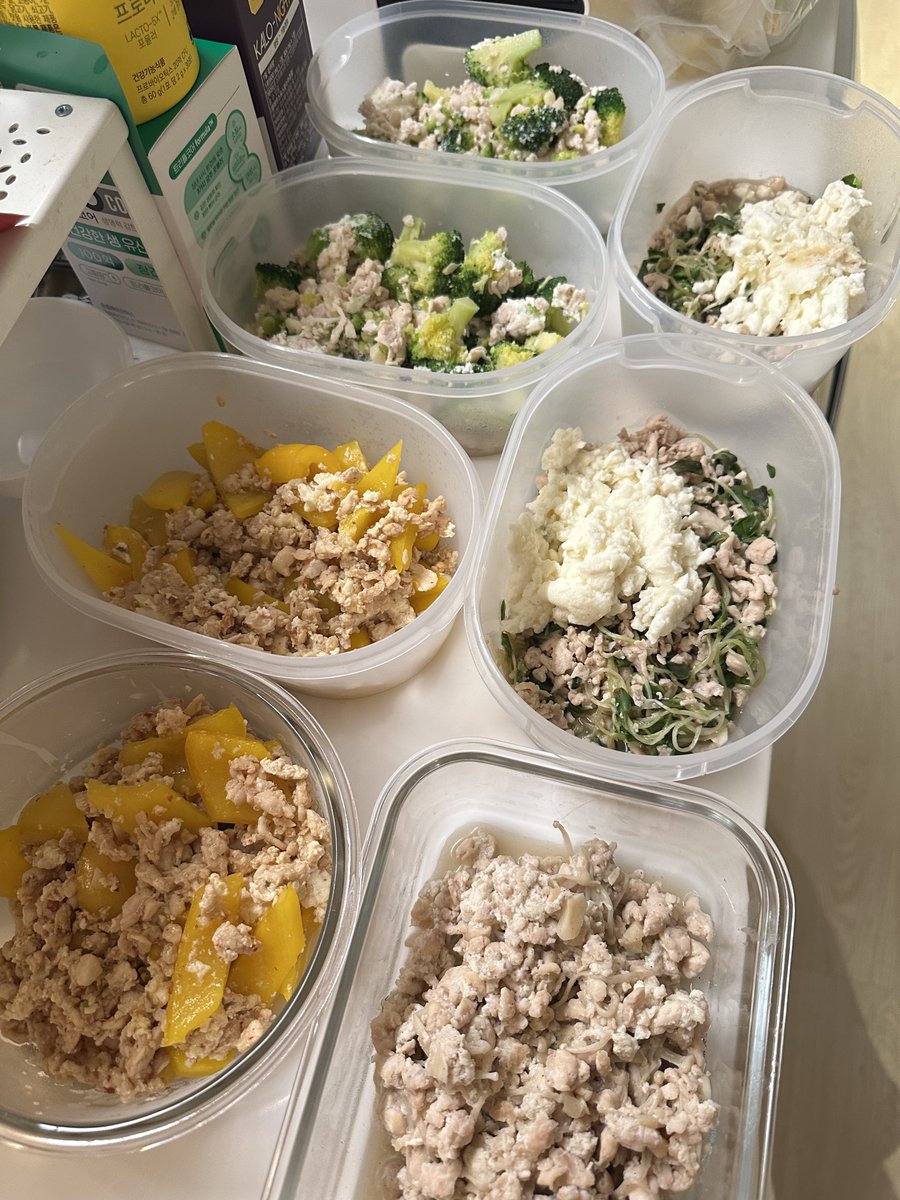 alexchatcharin's tweet photo. เติมสต๊อกอาหารคลีน #ChefAlex https://t.co/CwYVfRcT8f