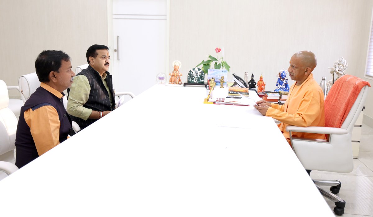 myogioffice's tweet image. मुख्यमंत्री श्री @myogiadityanath जी महाराज से आज लखनऊ में जनपद हरदोई के सांडी विधान सभा क्षेत्र के माननीय विधायक श्री प्रभाष कुमार जी ने शिष्टाचार भेंट की।

इस अवसर पर श्री अनूप गुप्ता जी भी उपस्थित रहे।