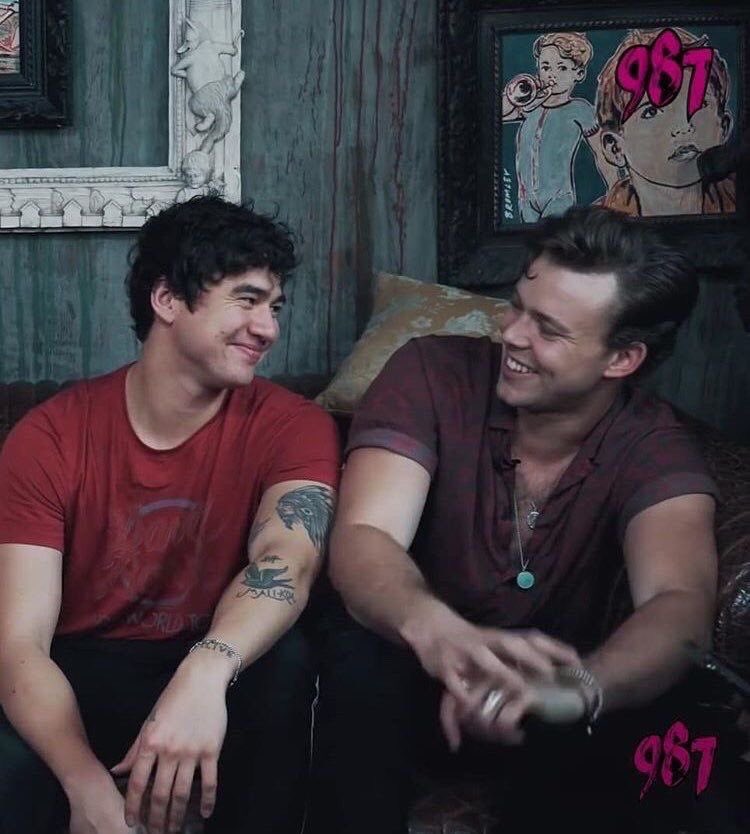 CALM_for_5SOS's tweet image. CASHTON!!