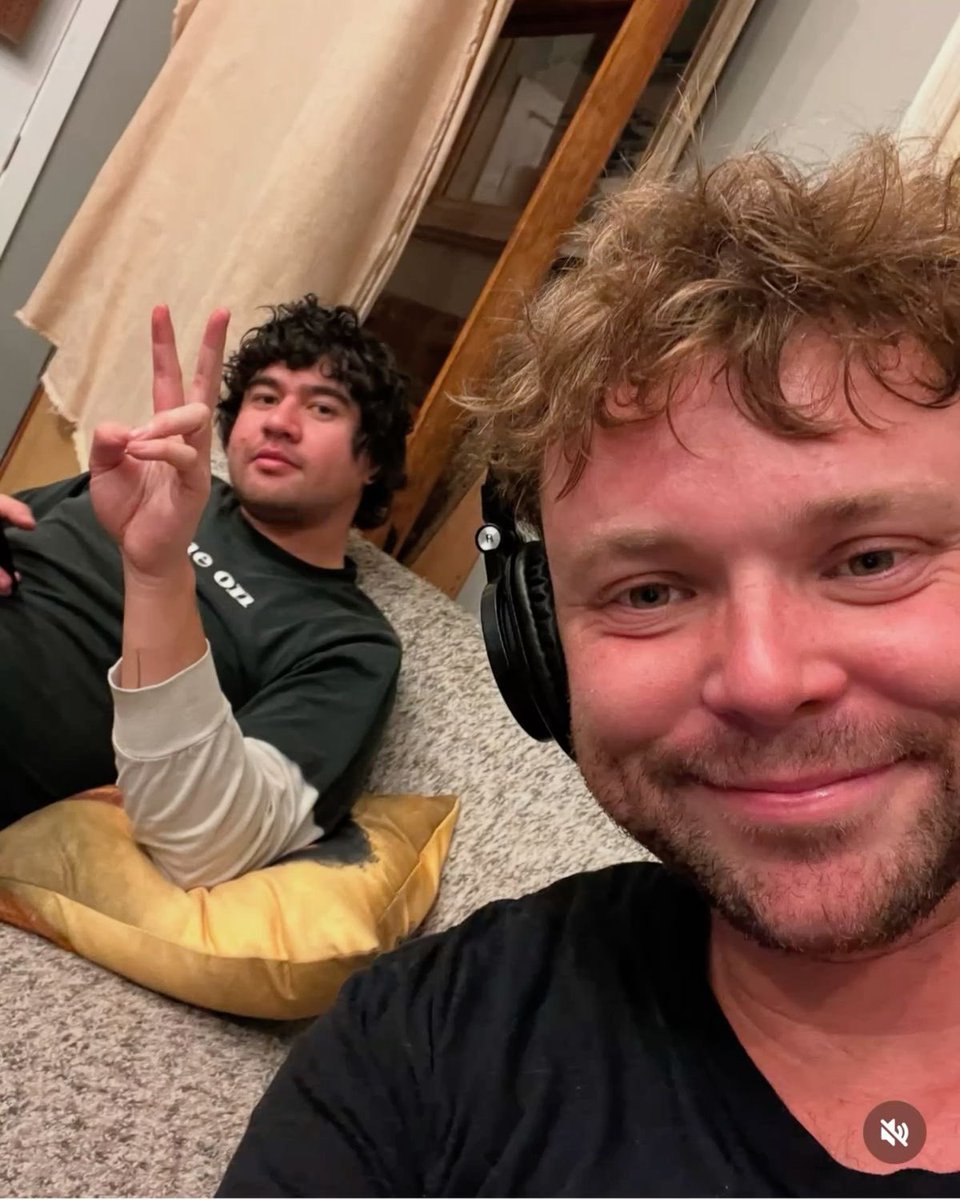 CALM_for_5SOS's tweet image. CASHTON!!