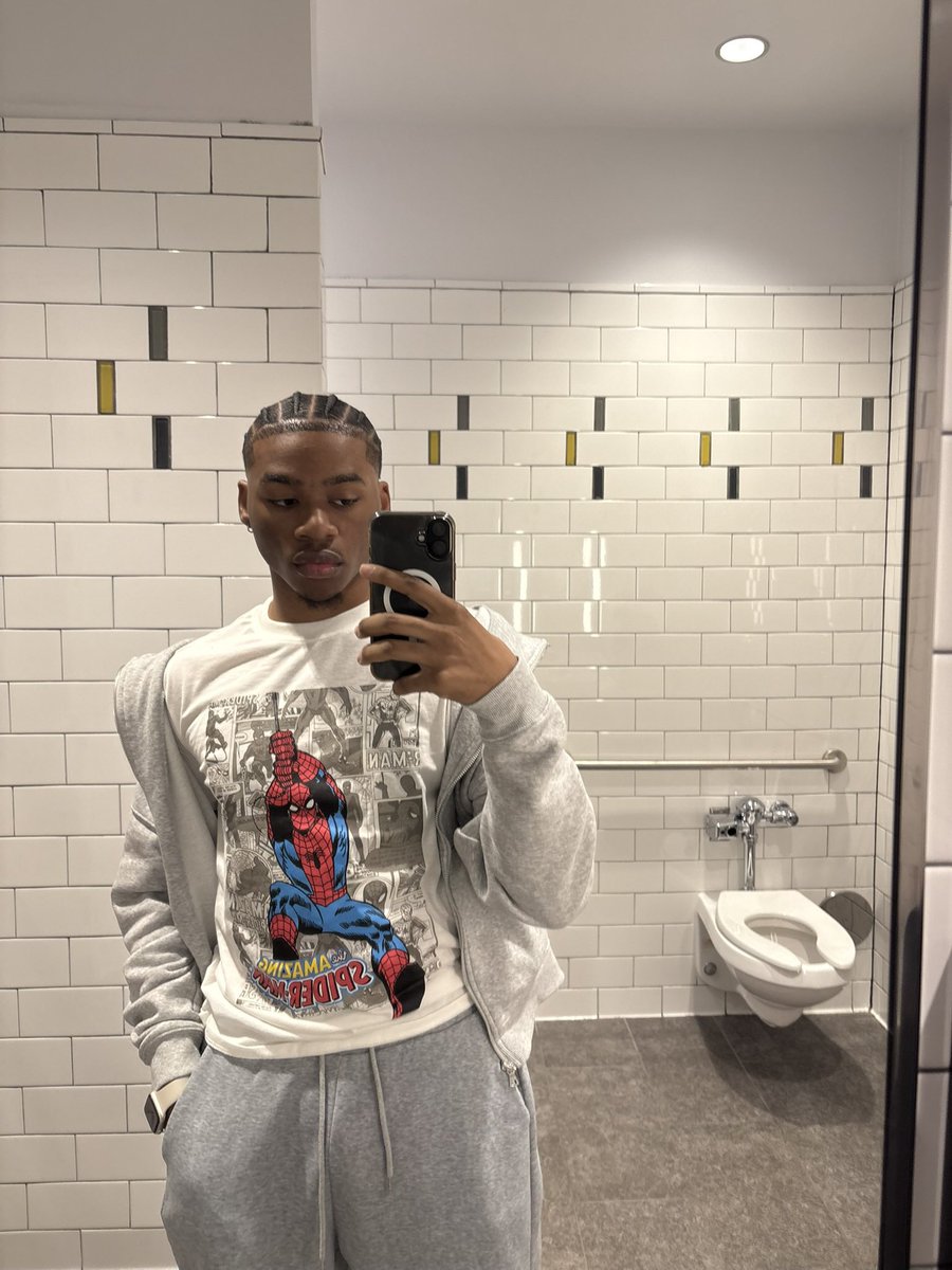 itzmannylee's tweet image. your friendly neighborhood man man