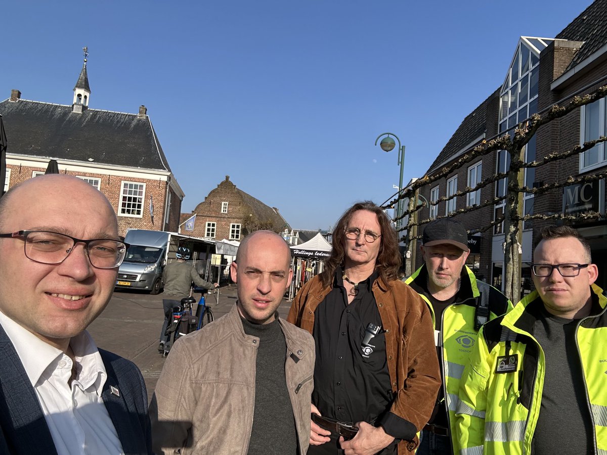 AWJAvanHattem's tweet photo. In Budel/Maarheeze zijn ⁦@AWJAvanHattem⁩ (#PVV #EersteKamer/#PSBrabant) en ⁦@BoySluiters⁩ (#PVV #PSBrabant) op pad met #buurtpreventie #Cranendonck, in gesprek over de problemen en overlast van het AZC Cranendonck https://t.co/bQMtzgi71J