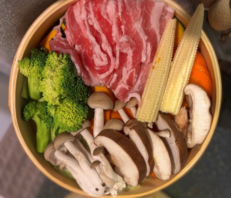 moriuchi_ranpu's tweet photo. やっと仕事から帰ってきました🥺

今からがっつりは食べられないから
蒸籠でお野菜🥬

明日は10-18で
らんぷ相模大野に出勤です♡♡

お待ちしております🙇‍♀️💓

📞042-705-8919 https://t.co/yhLb23pa9k