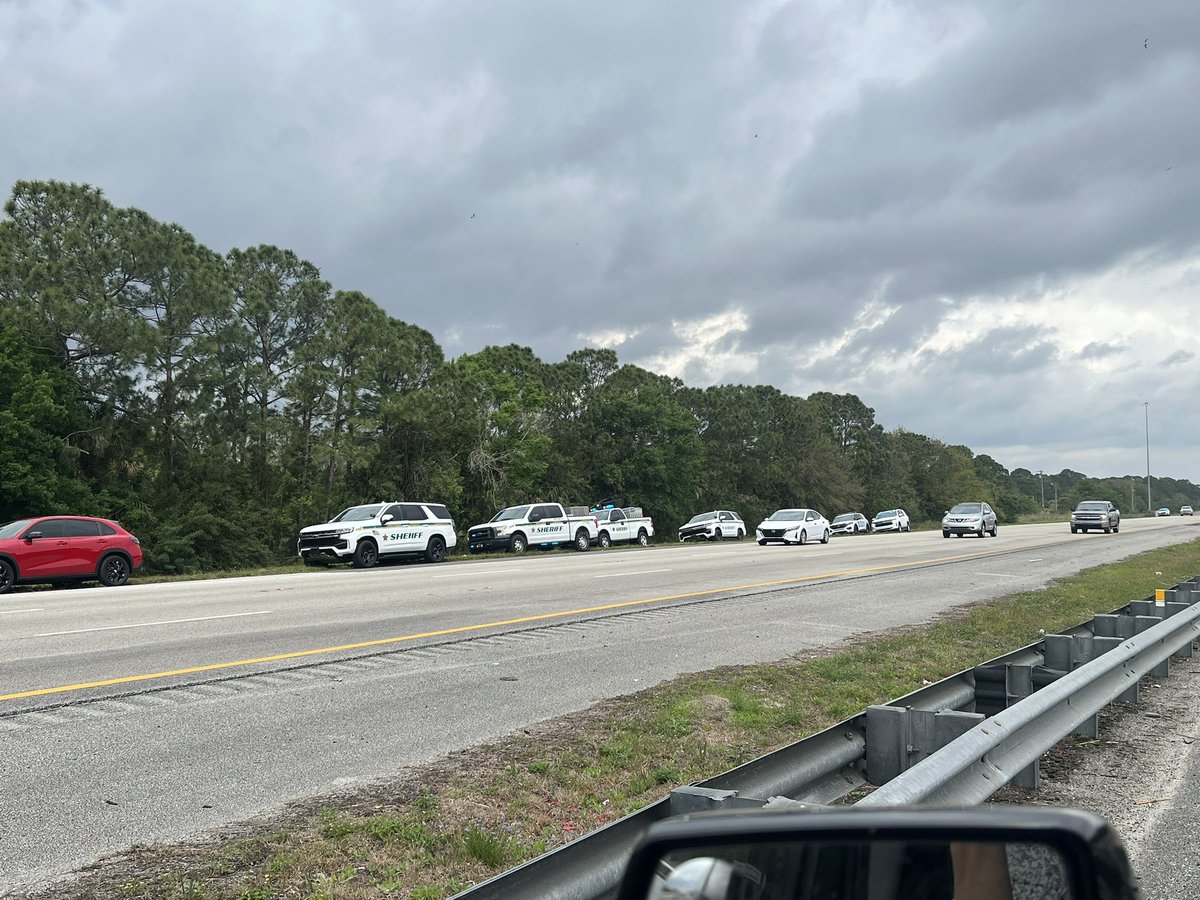 SheriffIvey's tweet image. 🚨CAUTION🚨
Please be advised there are multiple units on scene of I-95SB just south the 528 interchange for a non-criminal matter.
Use caution when driving by the area.