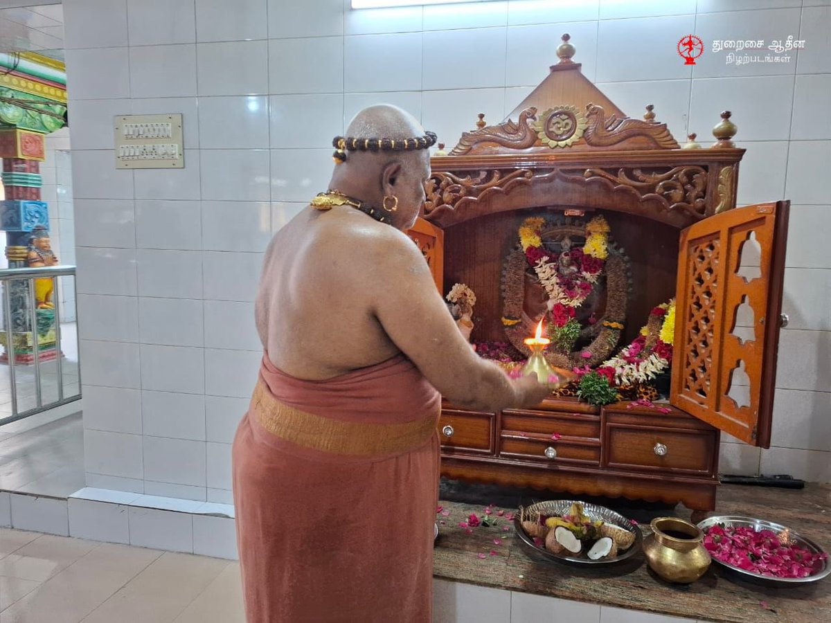 Namasivayaaaa's tweet photo. திருக்கயிலாய பரம்பரை மெய்கண்ட சந்தானம் திருவாவடுதுறை ஆதீனம் திருச்செந்தூர் செந்தில் விசாகக் கட்டளை மடம், ஶ்ரீ வள்ளி தெய்வானை உடனாய ஶ்ரீ சண்முகர் திருக்கோயிலில் ஶ்ரீலஶ்ரீ குருமகா சந்நிதானம் அவர்கள் சிறப்பு வழிபாடு செய்தருளினார்கள். https://t.co/pAYPWnfqiF