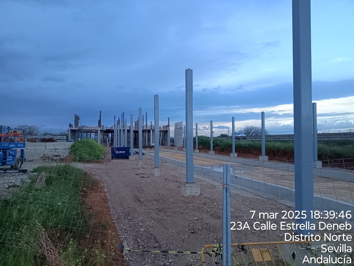 SevillaQuiereMetro tweet media