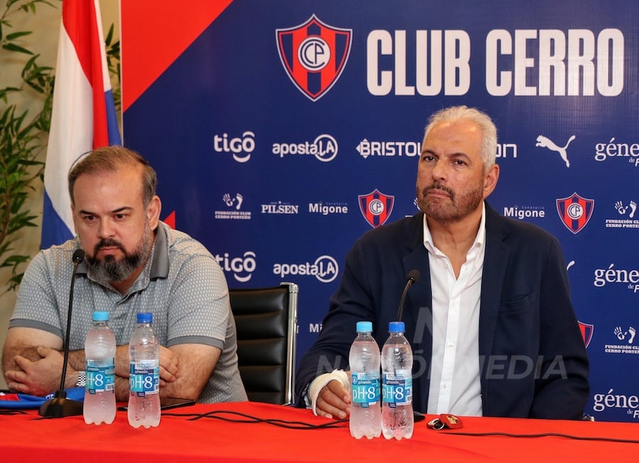 Ivanscheid94's tweet photo. Ariel Martinez dice que quiere cambiar y es directivo actual del Club, como otros de su movimiento que también son dirigentes actuales. Por qué no cambiaron nada hasta ahora? Que NO te mientan socio cerrista, Ariel Martinez y Berni son más de lo mismo, empleaditos de JJ Zapag 🛰 https://t.co/XpNlSq66Zn