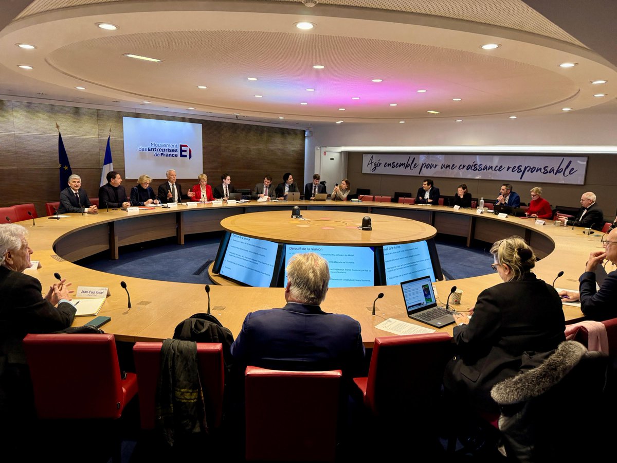 Patrick Martin (@patrickmartin_1) on Twitter photo 17 ans que la France ne comptait plus de ministère dédié exclusivement au #Tourisme !
Très heureux de vous accueillir au <a href="/medef/">Mouvement des Entreprises de France</a> Madame la Ministre <a href="/n_delattre/">Nathalie Delattre</a> et d’échanger avec vous et le bureau de notre Commission Destination France - #Tourisme.
100M de touristes en 2024, 2M 17 ans que la France ne comptait plus de ministère dédié exclusivement au #Tourisme !
Très heureux de vous accueillir au <a href="/medef/">Mouvement des Entreprises de France</a> Madame la Ministre <a href="/n_delattre/">Nathalie Delattre</a> et d’échanger avec vous et le bureau de notre Commission Destination France - #Tourisme.
100M de touristes en 2024, 2M