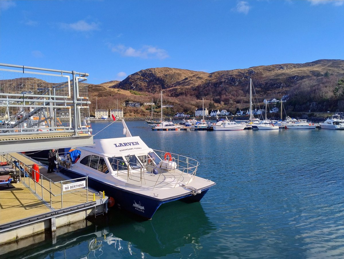 SimplyPaul's tweet photo. I've picked a good day to visit the UK's most remote mainland pub, #TheOldForge, @knoydartpub on #Knoydart. It's either a 30 mile walk in over the mountains, or a quick boat ride from #Mallaig on Scotland's west coast.
#TheOldForge #Inverie https://t.co/Oacz9FwHS0