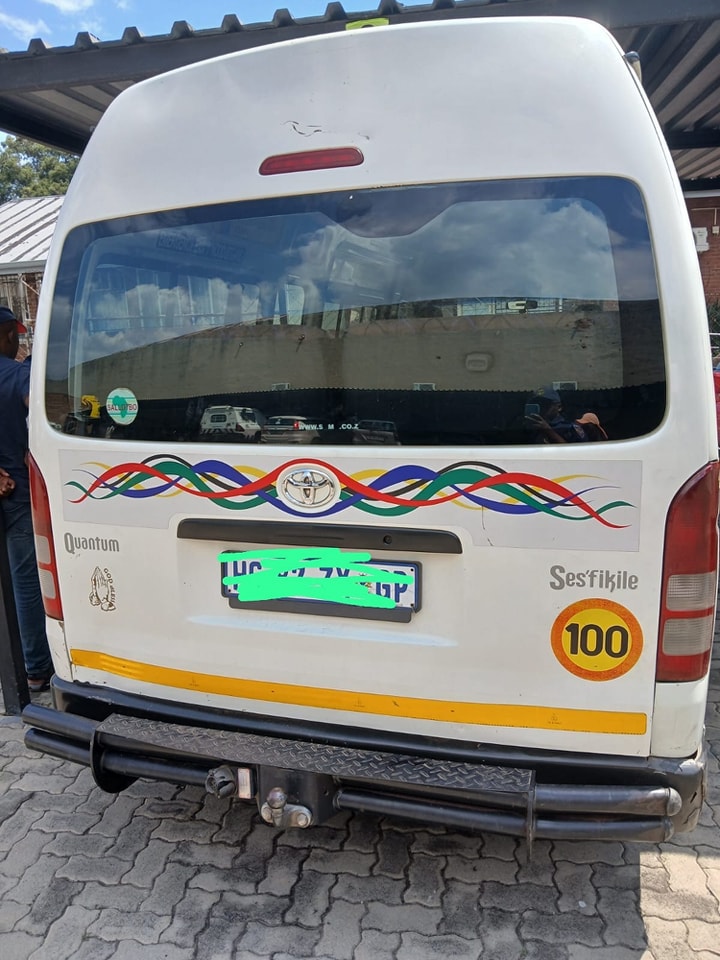 _ArriveAlive's tweet photo. A total of 13 vehicles were impounded by the TMPD Public Transport Unit in Lotus Gardens  https://t.co/rm0MRrrpMz

#ArriveAlive #Impounded #Vehicles #Taxis @TMPDSafety https://t.co/Vo6kcaBQWE