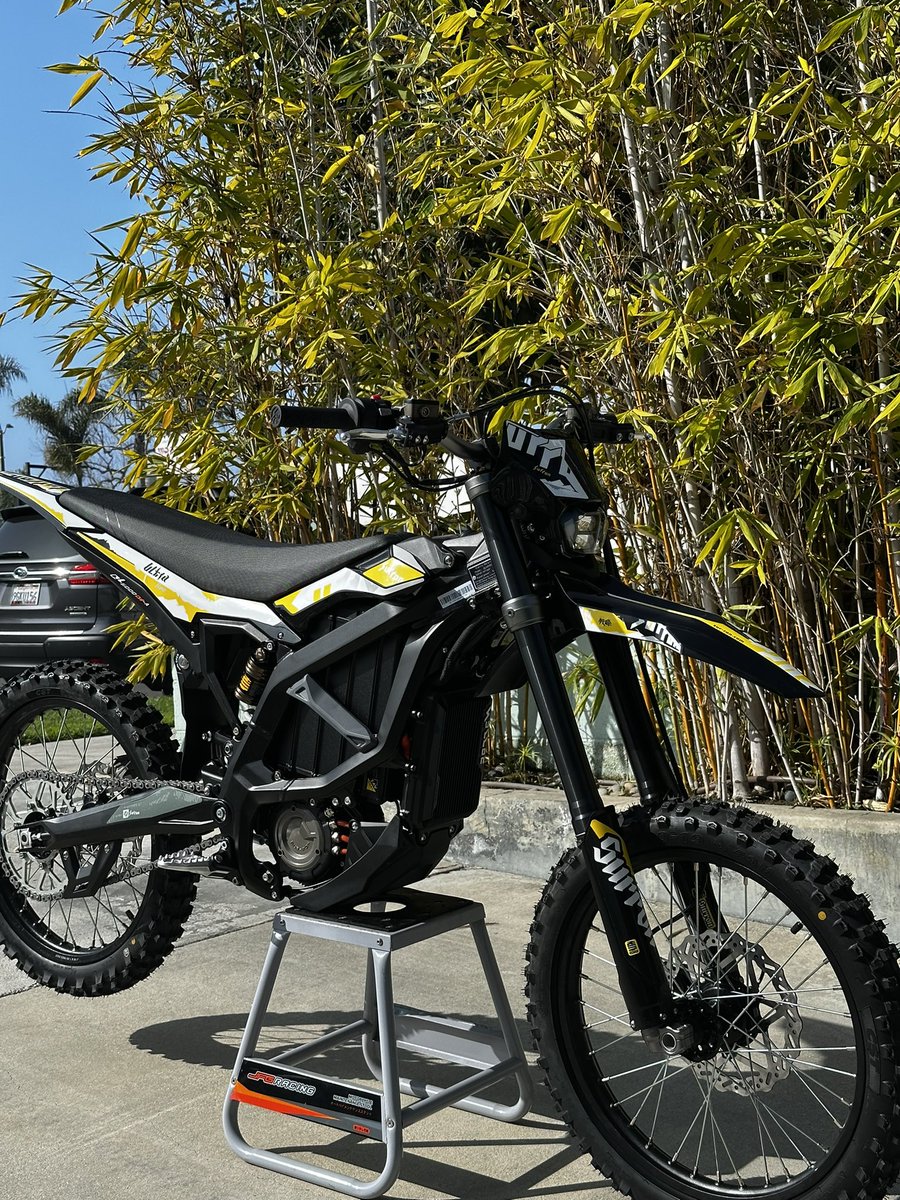JacksonDGetting's tweet photo. BRAND NEW Surron Ultra Bee for sale $6,199😱. Follow @jgsurron on instagram for more info. #surron #surronultrabee #ebike #eridepro #surronx #surron4sale https://t.co/JSWNW6qJnQ