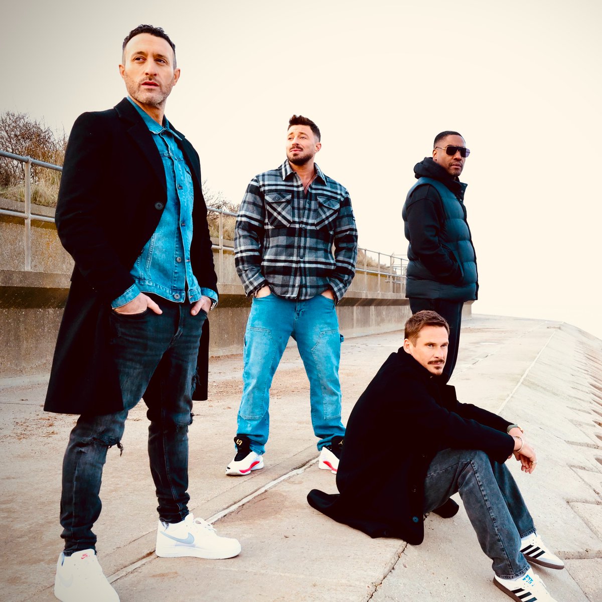 Where we were vs. where we are now ➡️💙

It's been one hell of a journey, and the one constant...you!

#musicfans #musiclovers #officialblue #simonwebbe #duncanjames #leeryan #antonycosta