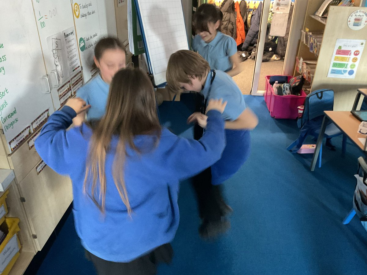 floweryfieldpri's tweet image. Year 5 have been writing their own algorithms using variables and inputs to make their own pedometers using microbits #ffpscomputing