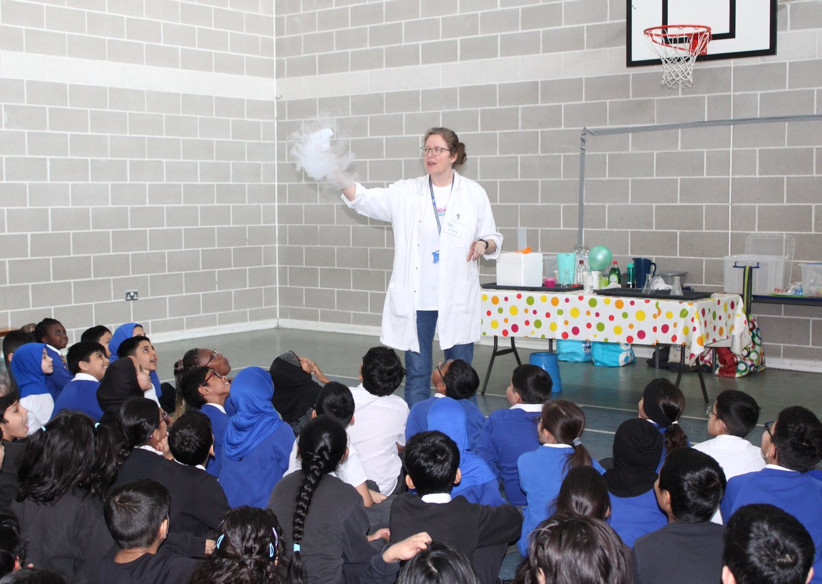 WilliamAustinJS's tweet image. Science Week started with a bang with the children enjoying  @fabscience  workshop. The children were in awe of the experiments and seeing the reactions.
They were most excited by the mentos and lemonade experiment! 🧪
@fabscience #scienceforkids #STEM #ScienceWeek #enrichment