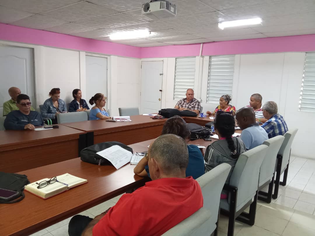 nilser_pineda's tweet photo. Inica en #LasTunas control nacional al programa de Merienda Almuerzo en Secundaria Básica en la q participan los organismos q conforman el grupo para su funcionamiento @CubaMined @DPELasTunas @YelenysLasTunas @WalterNoris @DeLas28948 https://t.co/bh6YMgRPdA