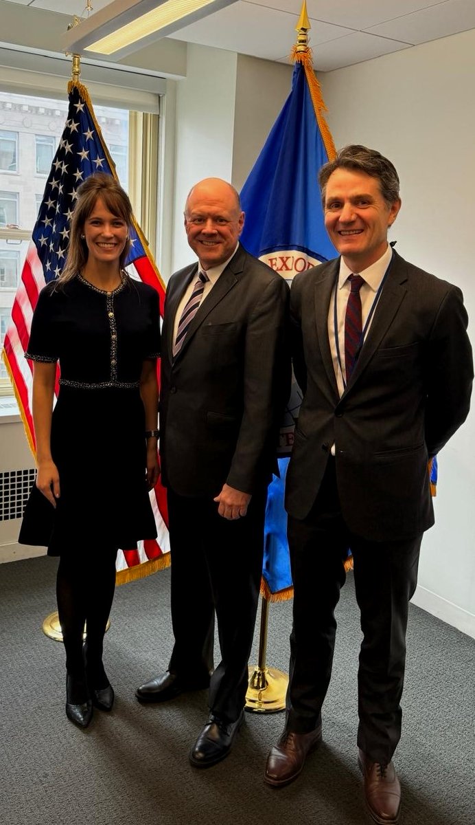 EximBankUS's tweet photo. EXIM met w/ @amchamau to discuss critical minerals, energy projects &amp; EXIM’s Supply Chain Resiliency Initiative, a tool to finance critical minerals via offtake agreements for U.S. manufacturers, support U.S. jobs, &amp; secure supply chains.
More about SCRI: https://t.co/nthdLgpdXi https://t.co/mOfYFJAdwC