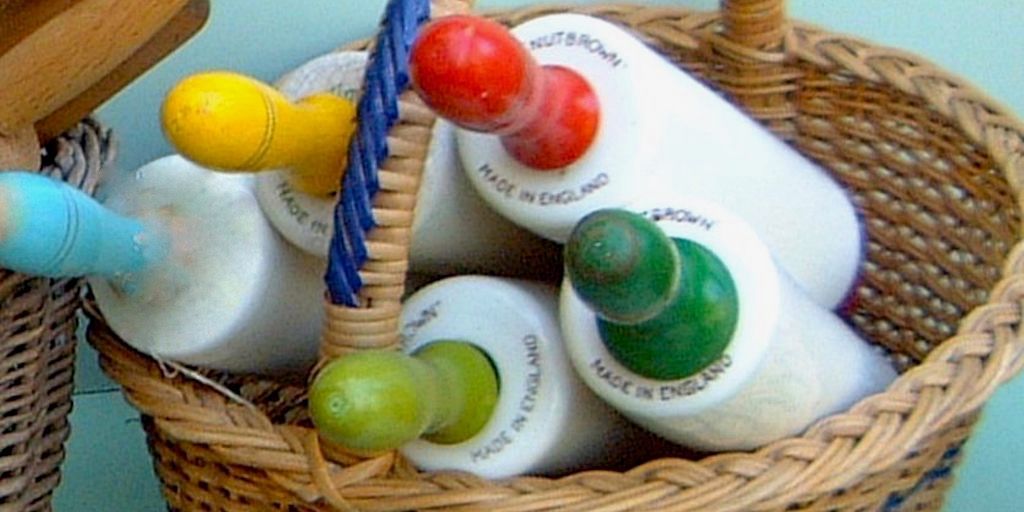 VintageKitchen_'s tweet photo. Did you know that rolling pins made from ironstone keep your pastry nice &amp; cool ?

These #vintage #60s rolling pins from Nutbrown are also really attractive &amp; part of a bigger coordinated range. https://t.co/6xAEEJvAeq 

#baking #pastrymaking https://t.co/XfeStme7d4