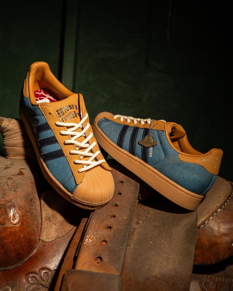 lsdls's tweet photo. 🤠 Active Athlete rend hommage à la culture western avec une adidas Superstar II "Everyone’s Invited" ➡️ https://t.co/kcpaamMc0y https://t.co/vet7uMvODh