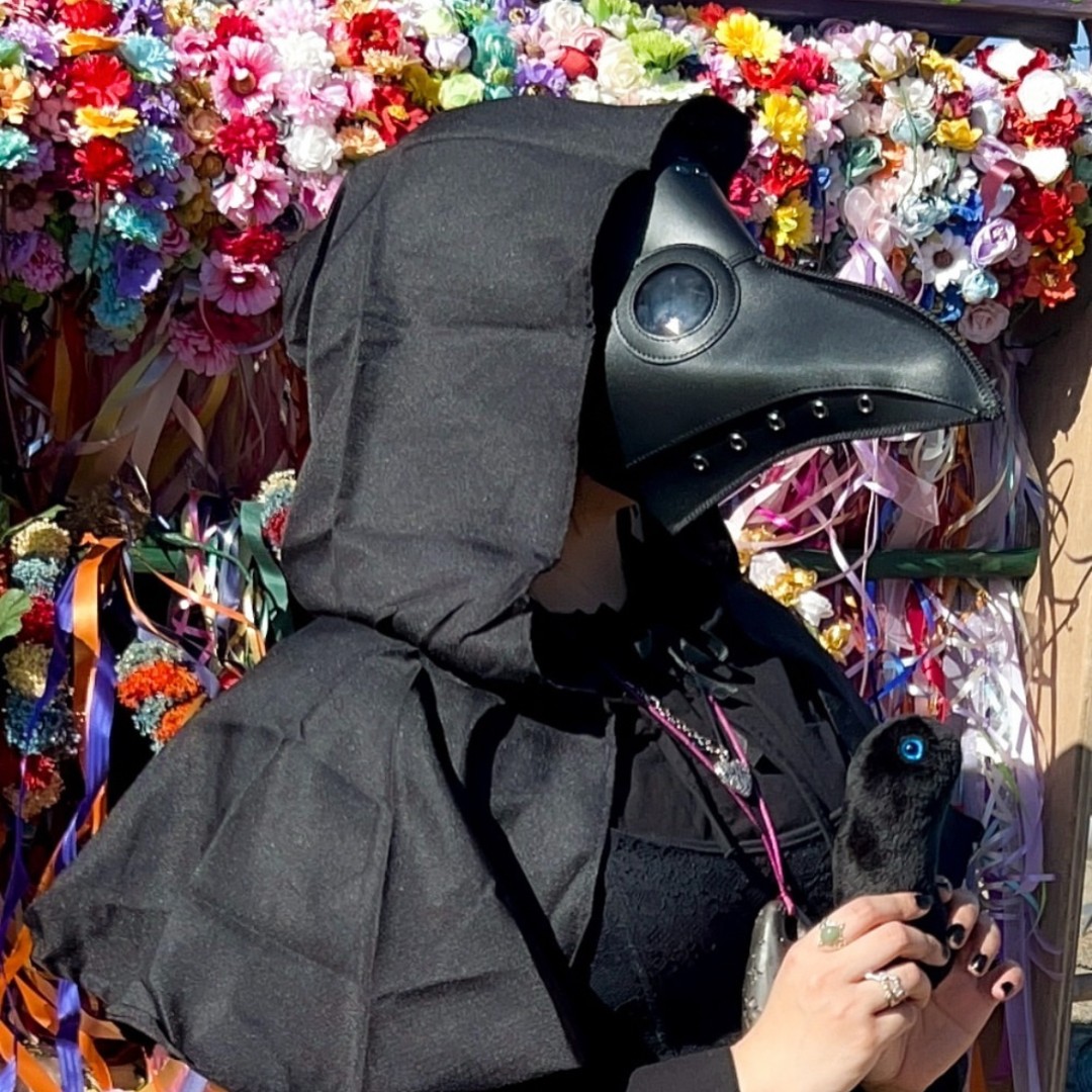 GIANTmicrobes's tweet image. #BlackDeath making an appearance at the Ren Faire with @piaxov.
We are sure it felt right at home! ☠️🖤
Shop here: giantmicrobes.com/us/main/plagues
#plaguesofhistory #plagues #renfaire #GIANTmicrobes #renaissancefun #plaguedoctor #medievaltimes   #cosplay #publichealth #science
