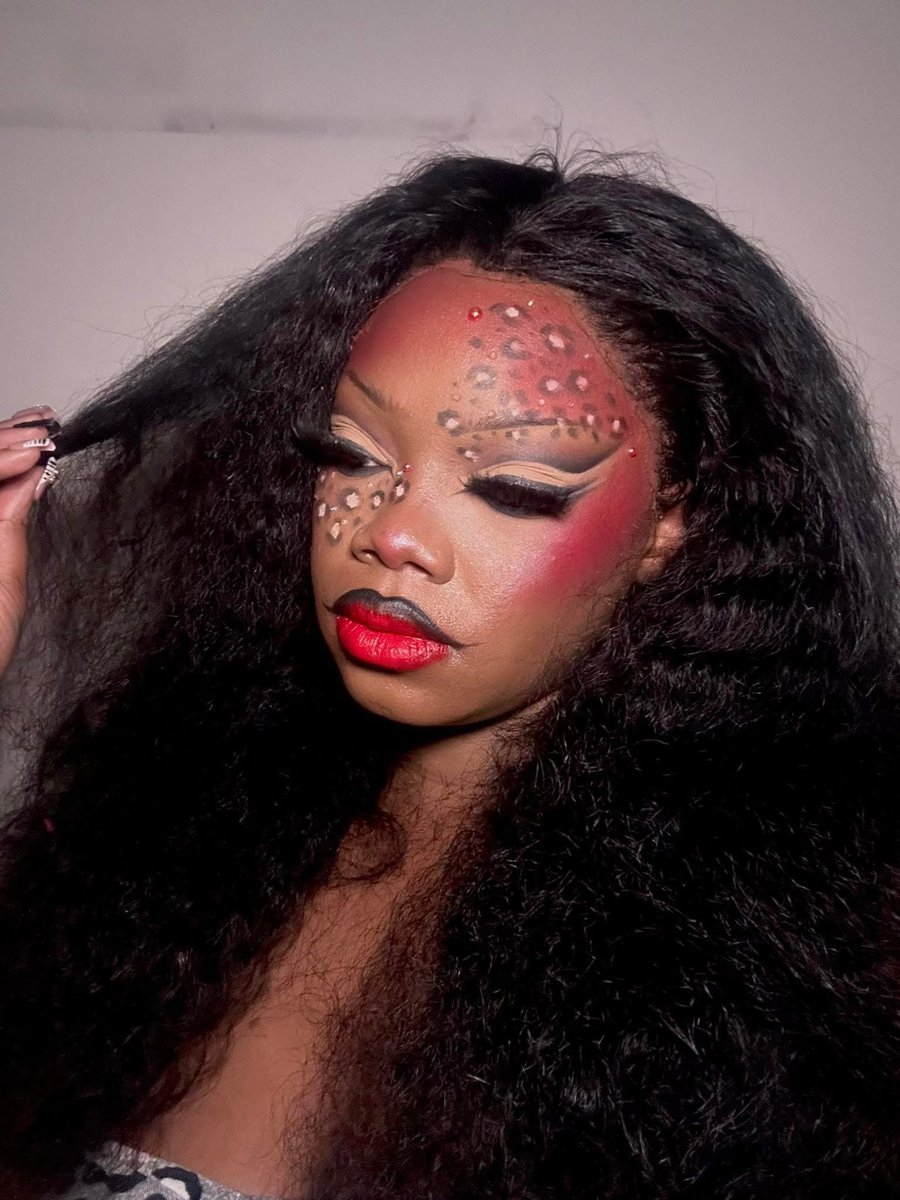 MSublimity's tweet image. @_goldenchild777_ killing this cat look with our ruby lipstick on the lips and as blush 😍😍❤️👏🏽

Subscribe to our mailing list to be notified on restock mirroredsublimity.co
#mirroredsublimity